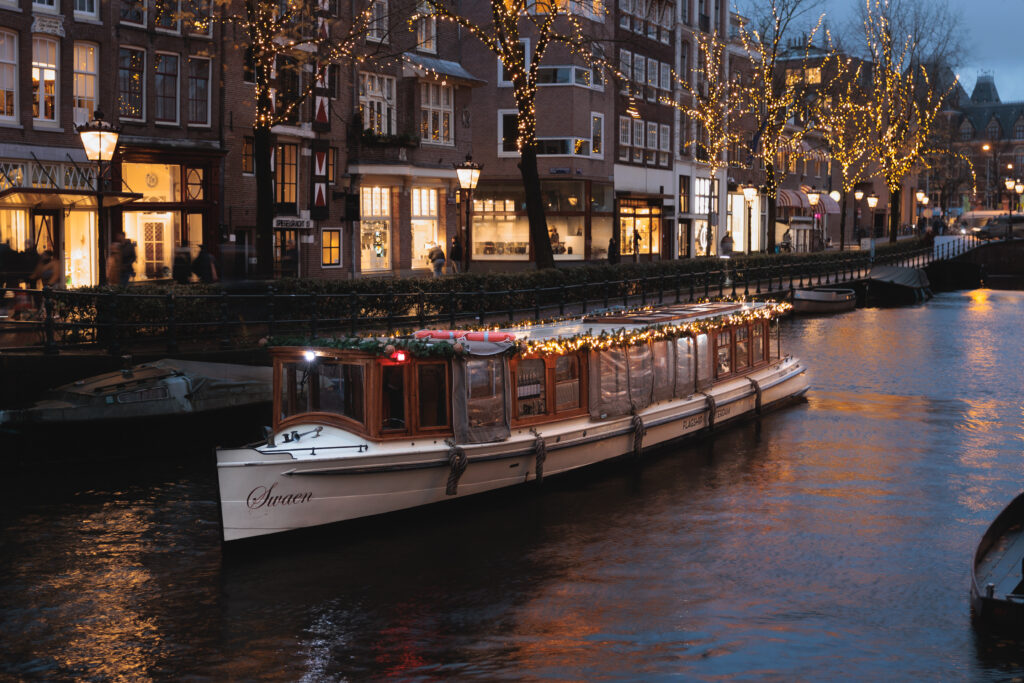 canal cruise Amsterdam