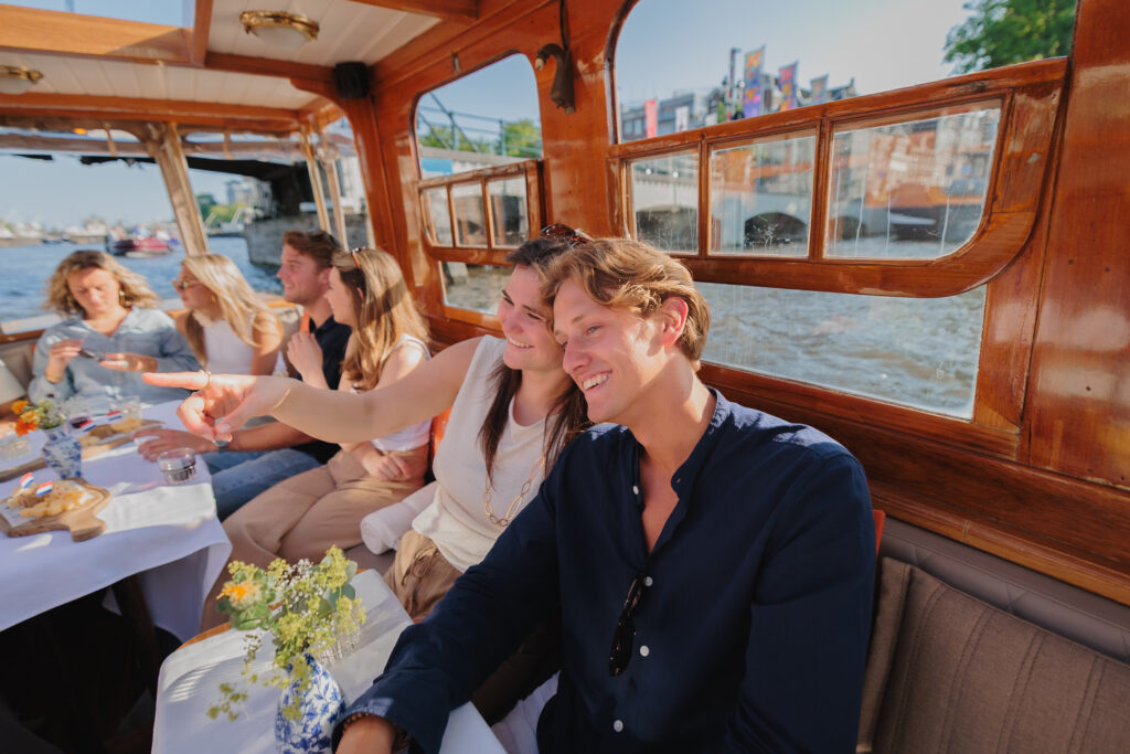 luxurioese salonboot grachtenfahrt