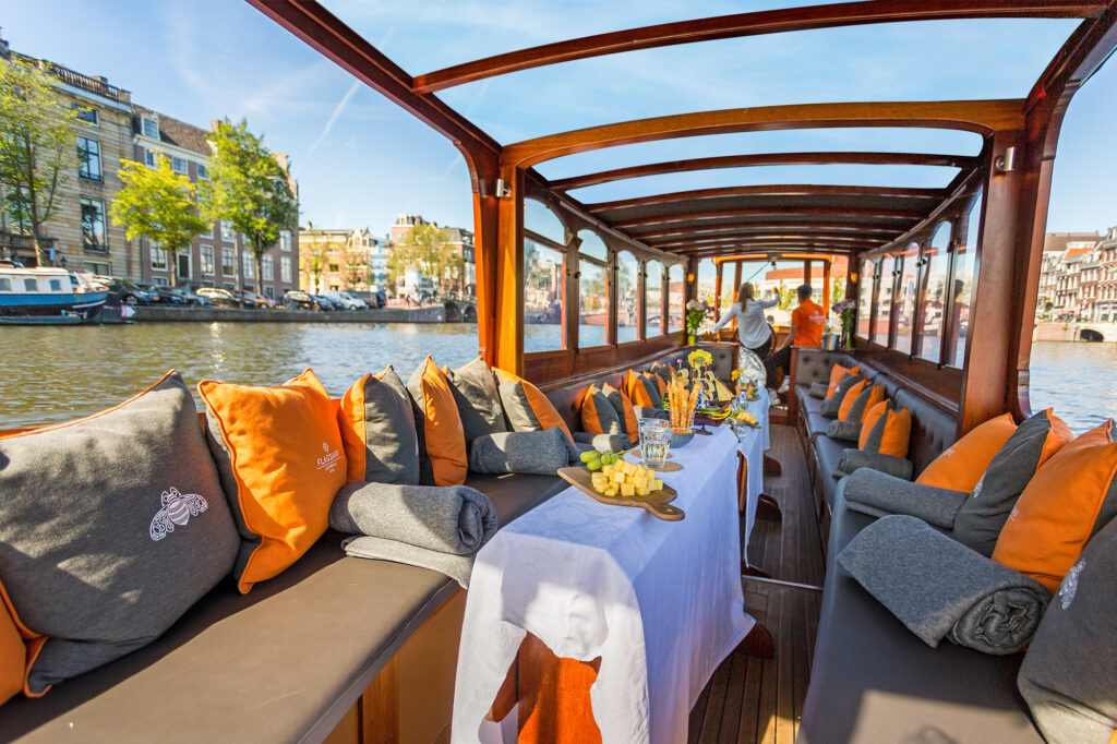 luxurioese salonboot grachtenfahrt