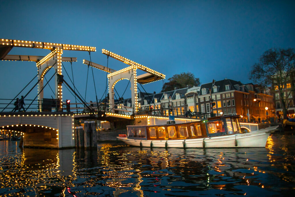 amsterdam abend grachtenfahrt