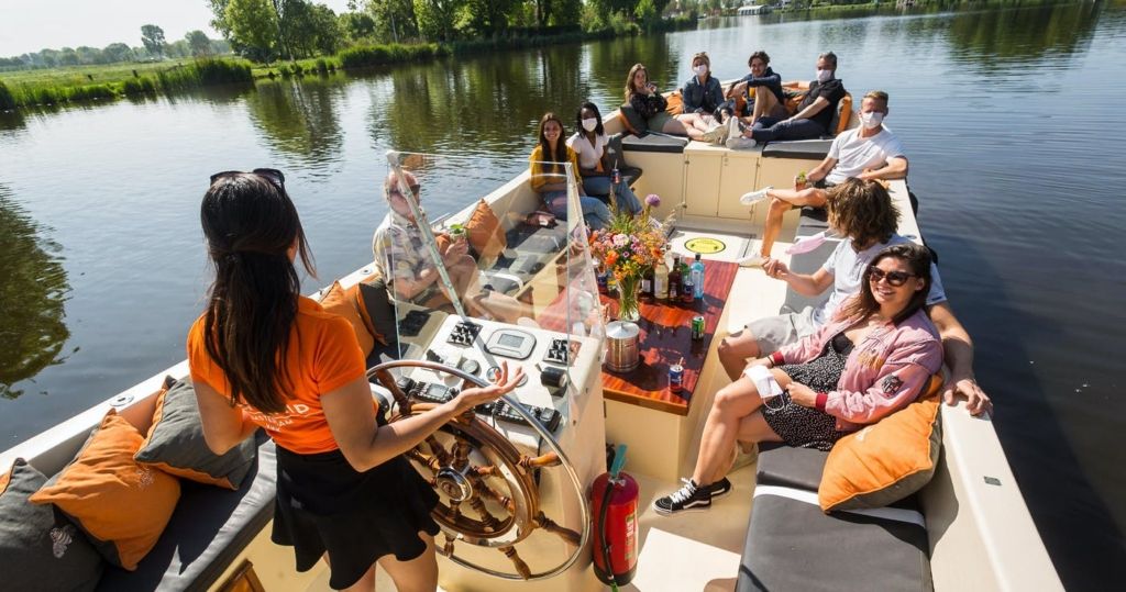 de jouwe draad Zwitsers Booze Cruise in Amsterdam? Book now at Flagship Amsterdam!