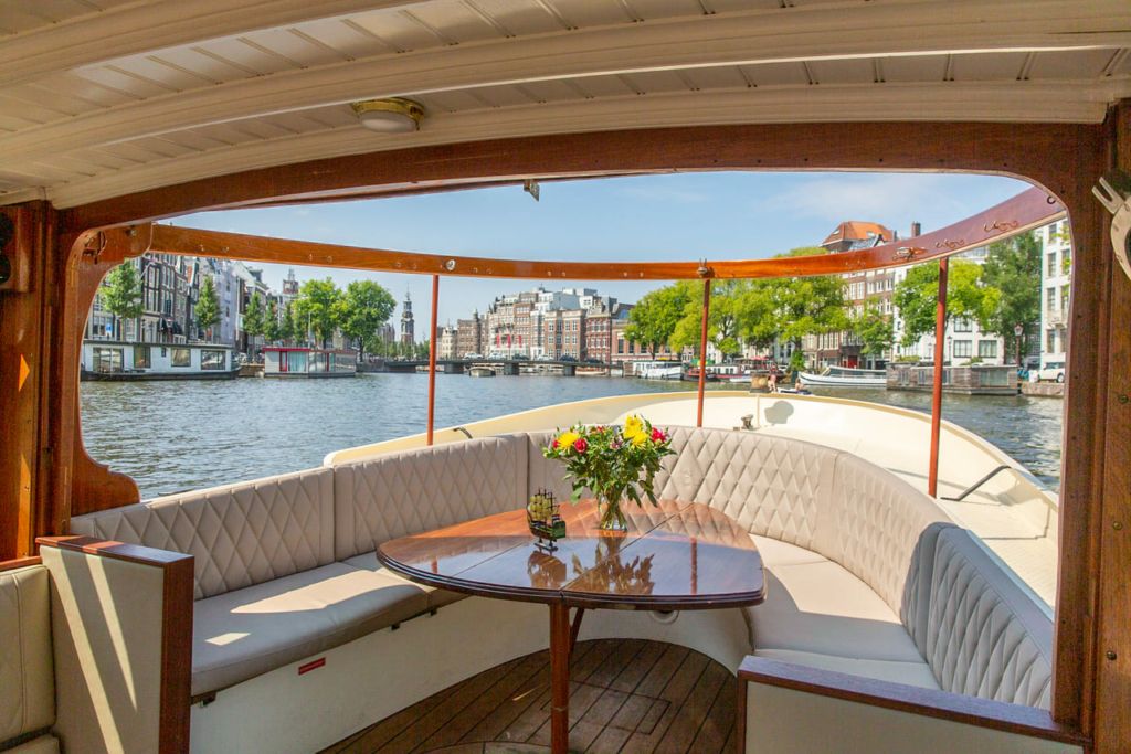 saloon boat amsterdam