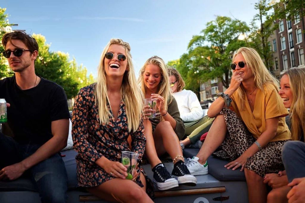 Luxury Canal Cruise with Unlimited Drinks