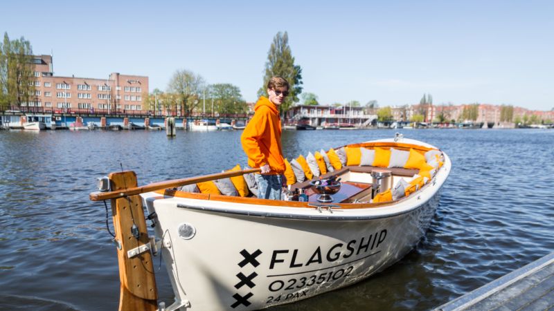 Skipper on canal cruises Amsterdam (KVB)