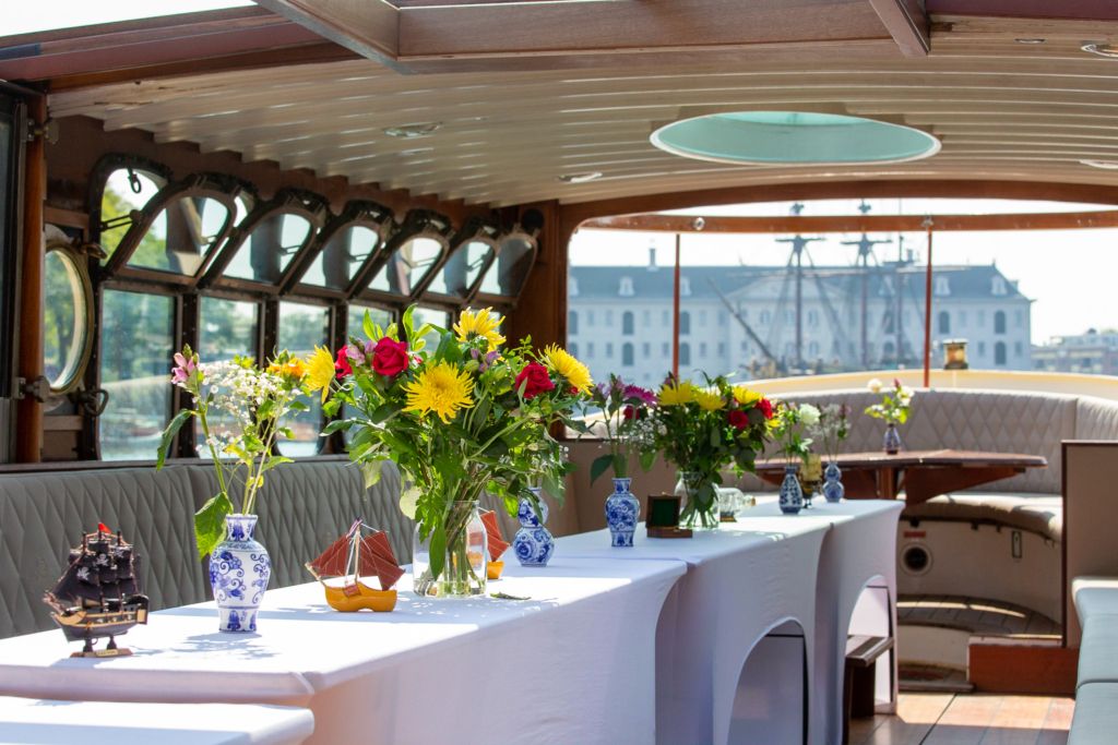 saloon boat amsterdam