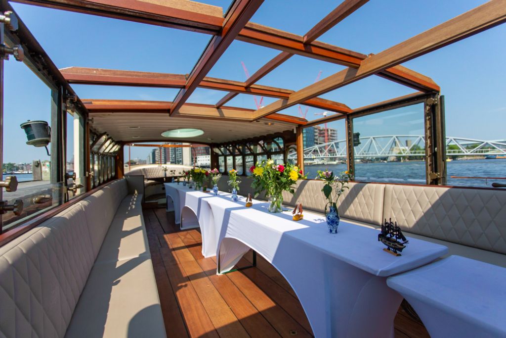 saloon boat amsterdam