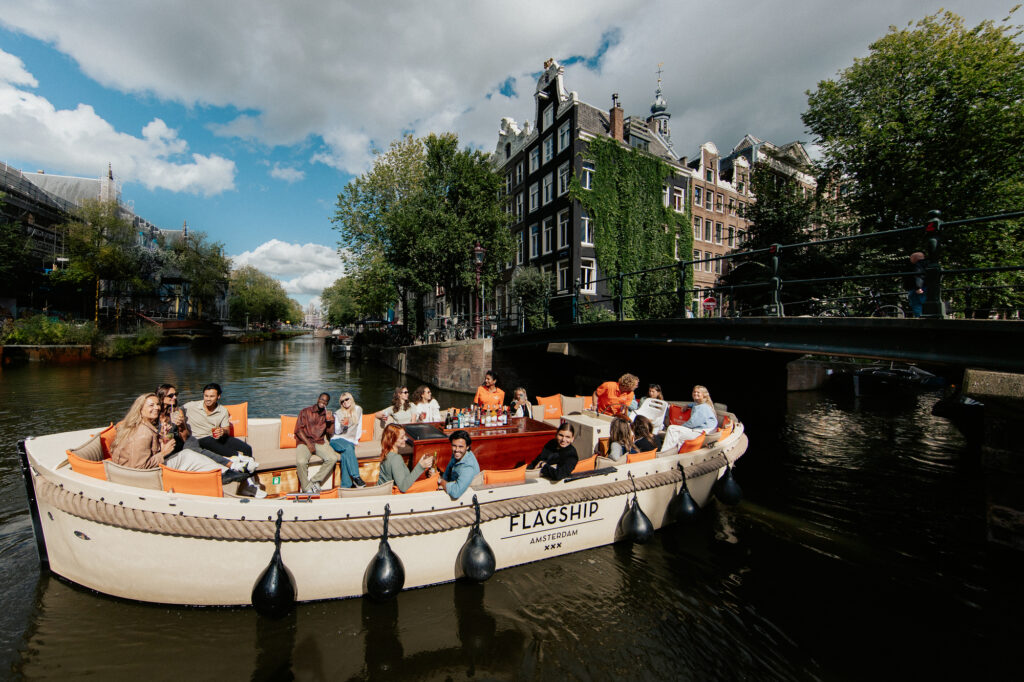 Luxury Canal Cruise with Unlimited Drinks and Delicious Snacks