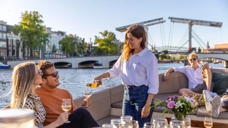2 Hour Exclusive Canal Cruise with Drinks & Live Guide