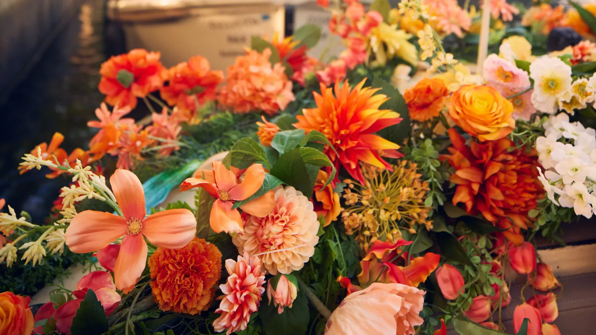 Lussuosa barca a fiori con guida dal vivo e bar a bordo