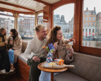 Young couple enjoy the Flagship Amsterdam Bubbles and Bites tour