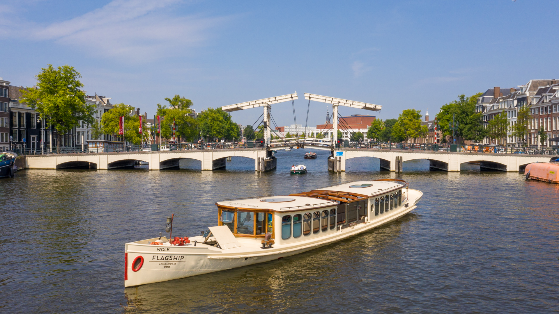 saloon boat amsterdam