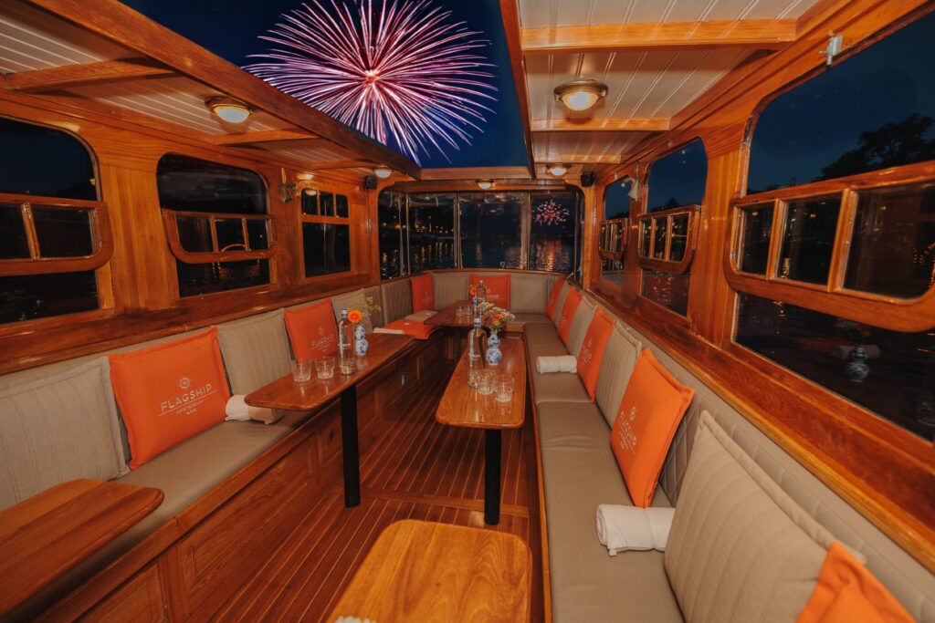 SAIL 2025: Fuegos artificiales y burbujas en un crucero