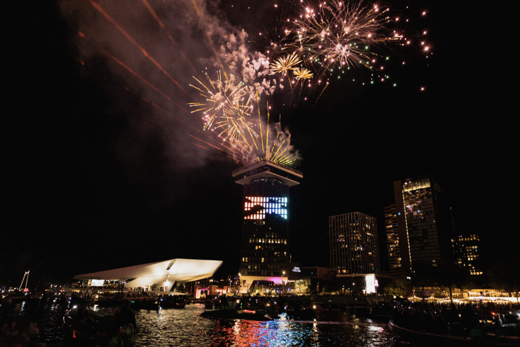 SAIL 2025: Fuochi d’artificio e bollicine in barca
