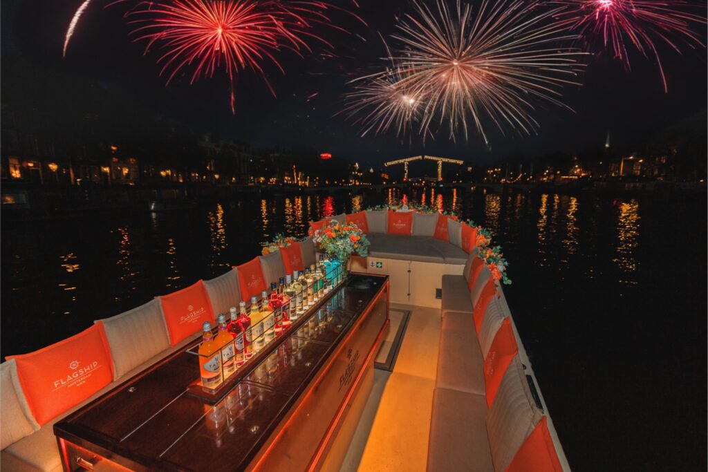 SAIL 2025: Fuegos artificiales y burbujas en un crucero