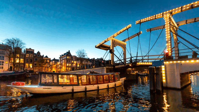 Rondvaart door Amsterdam: ontdek de stad vanaf het water